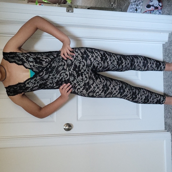 Lace jumpsuit - Picture 2 of 4